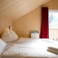 Schlafzimmer 2 mit Zugang zum Balkon