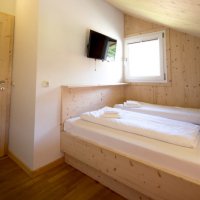 Schlafzimmer 1 mit Fernseher